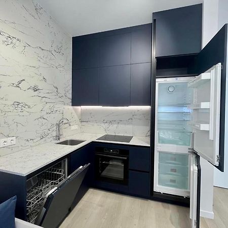 Modern Apartment In The Old Town Киев Екстериор снимка