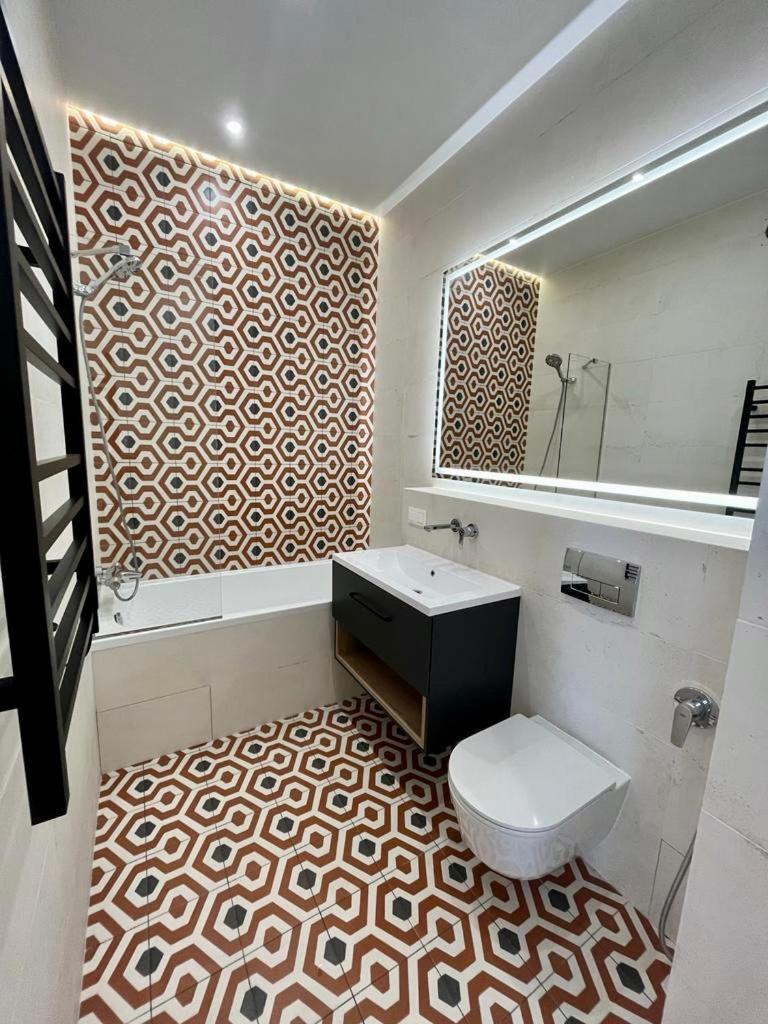 Modern Apartment In The Old Town Киев Екстериор снимка