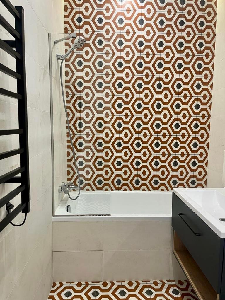 Modern Apartment In The Old Town Киев Екстериор снимка