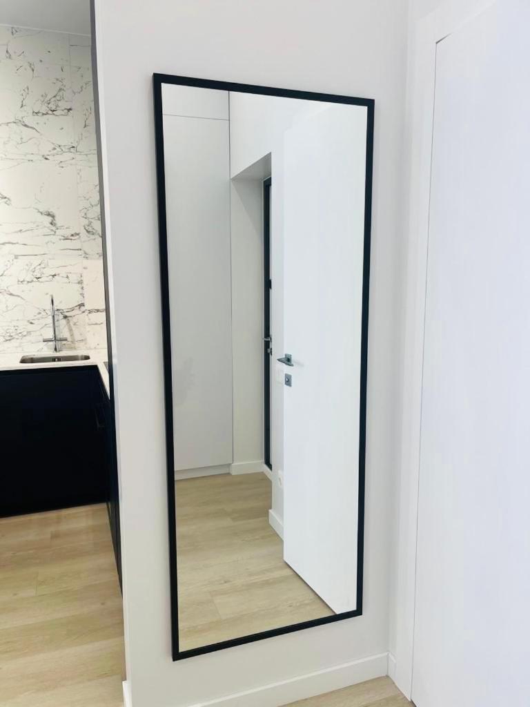 Modern Apartment In The Old Town Киев Екстериор снимка
