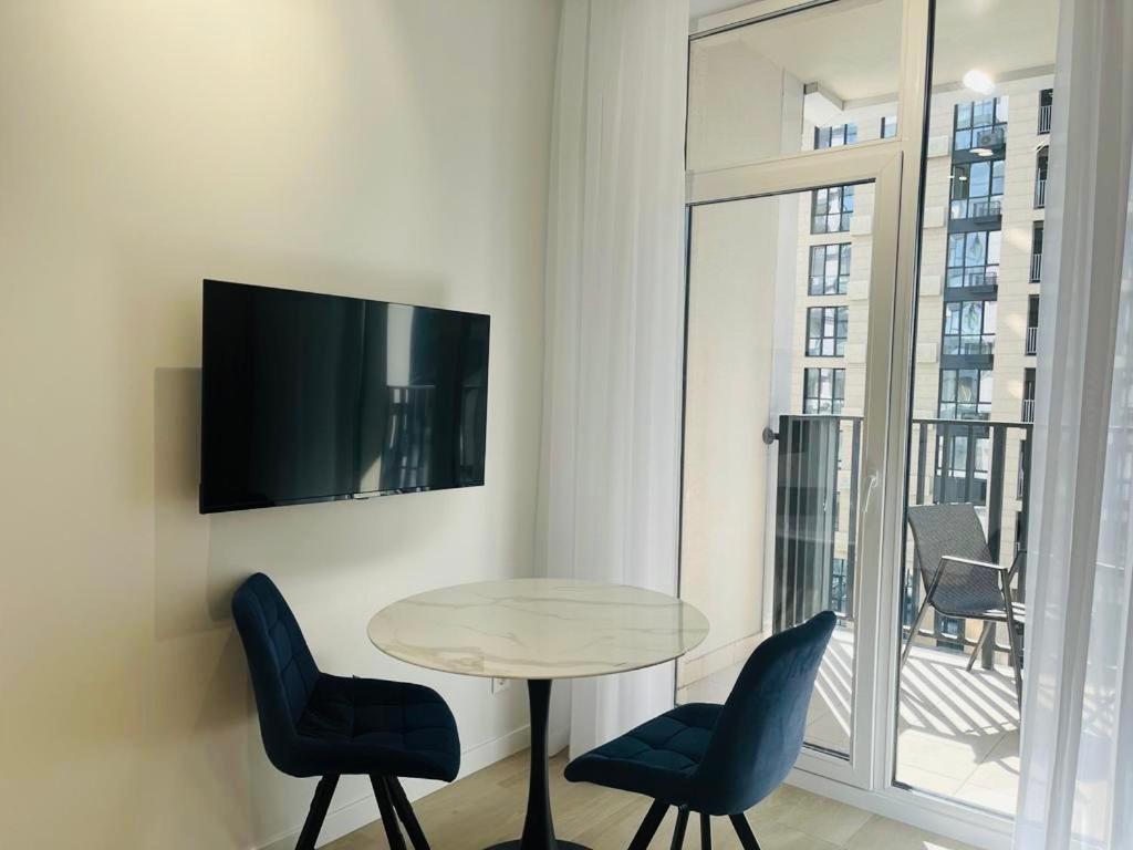 Modern Apartment In The Old Town Киев Екстериор снимка