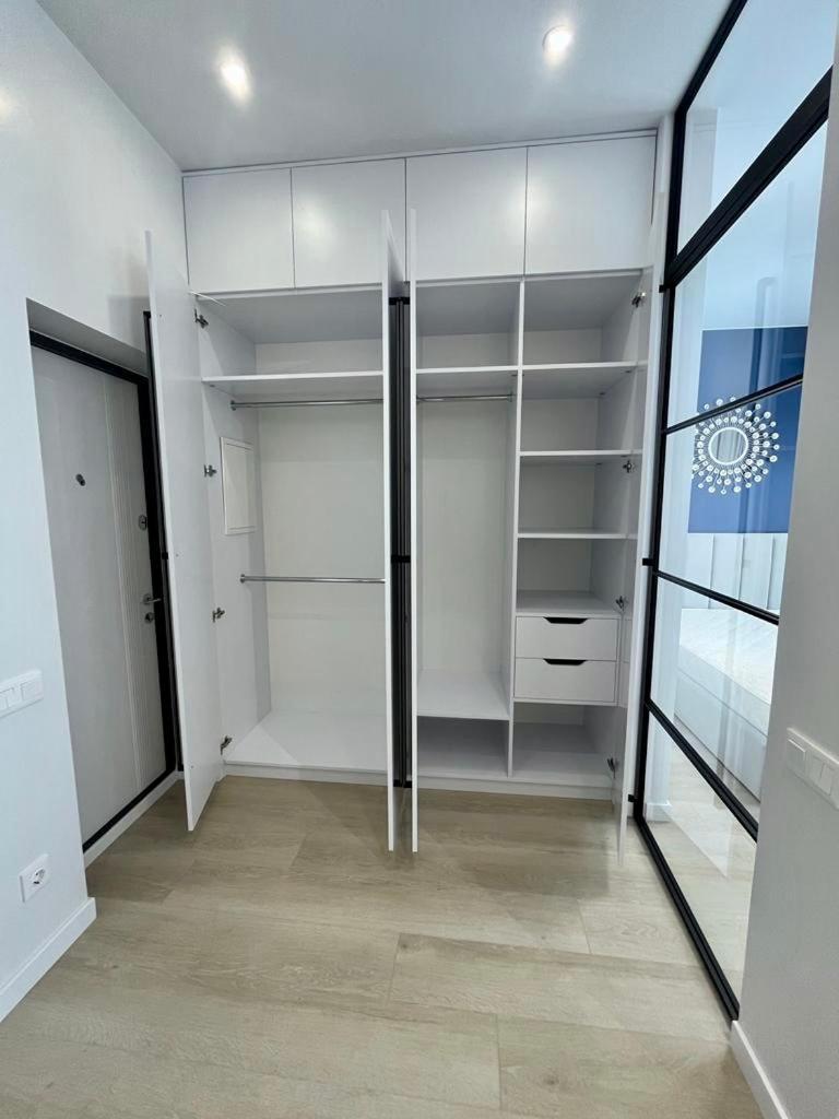 Modern Apartment In The Old Town Киев Екстериор снимка